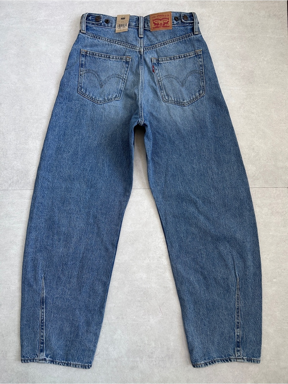 NWT Levi’s Cinch Barrel Leg Jeans Size 27 High Rise, 100% Cotton - Picture 6 of 15